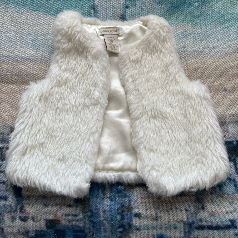Cynthia Rowley Vest, Faux Fur Sherpa Shearling Vest. M (5/6)